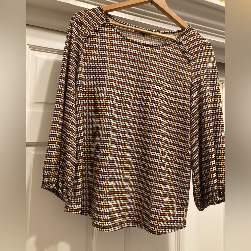 Adrianna Papell Blouse. So pretty, can be worn out or tucked in. Great fabric.